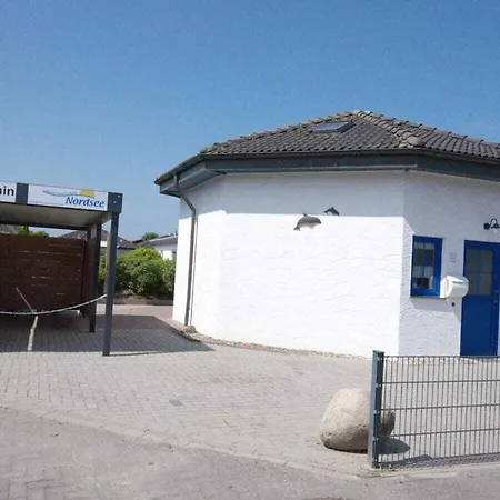 With 2 Bedrooms Dorum-Neufeld